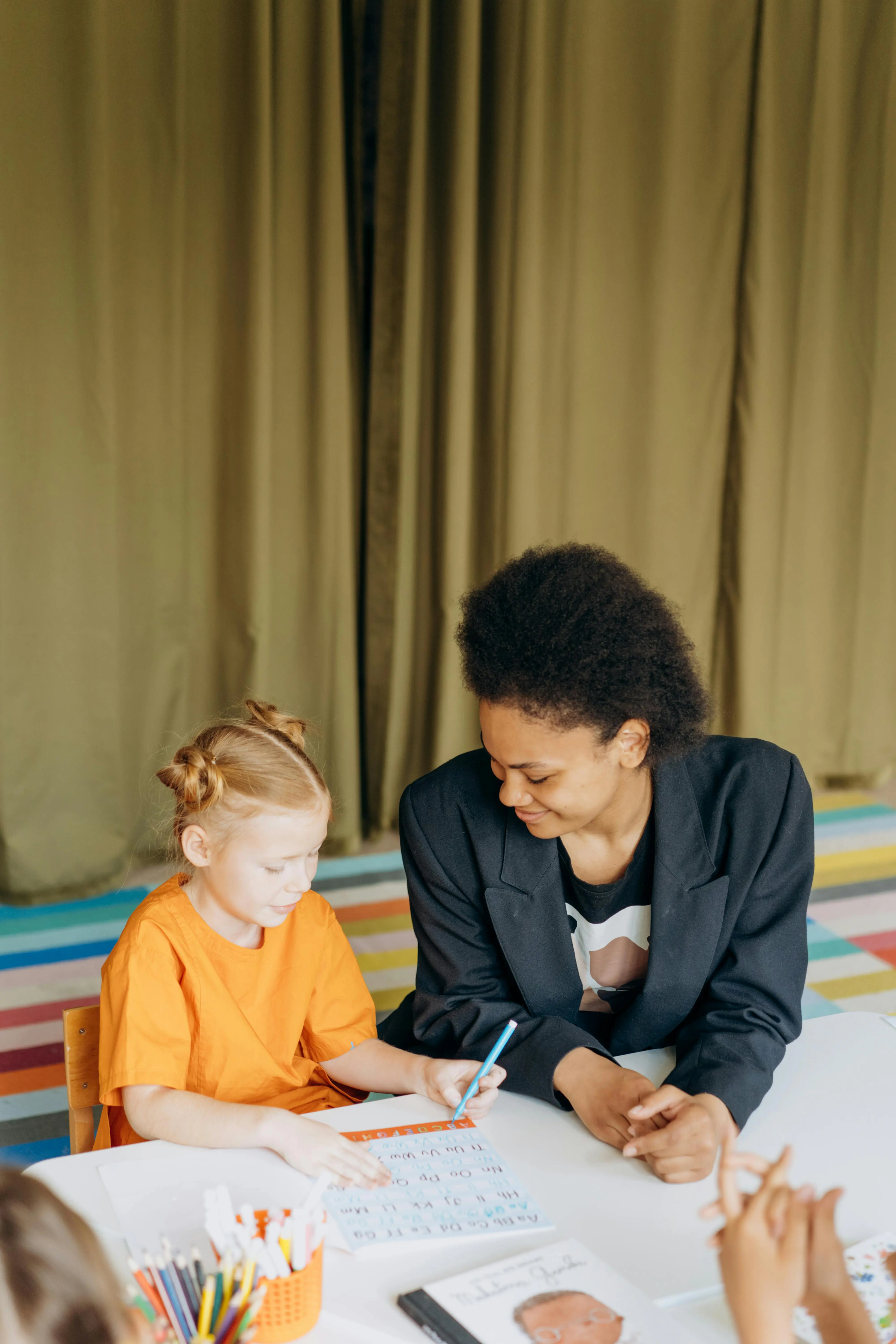 Mentor helping a student at a Prep Up branch in Dubai 2